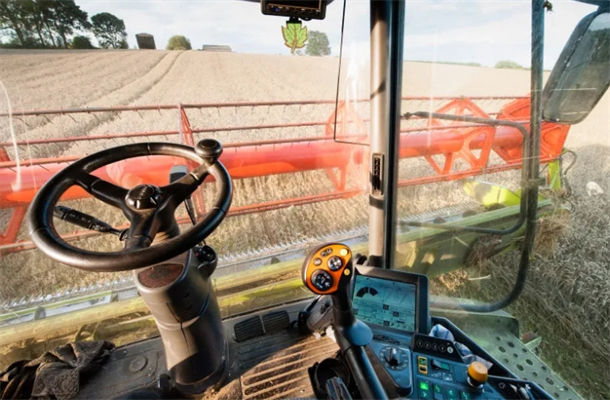 農(nóng)機觸摸屏的應用